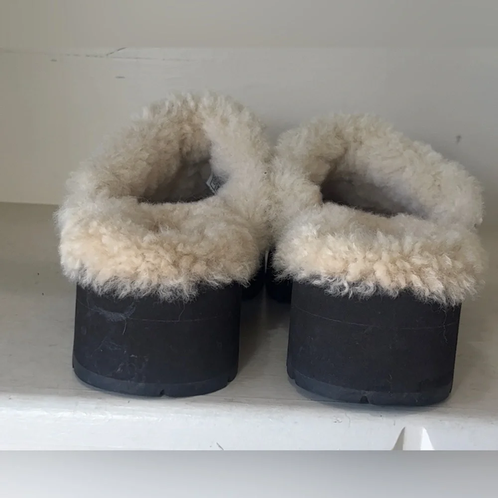 UGG Kid’s Suede Flutter Caterpillar/Butterfly Fur Lined Clog Mules Size 4